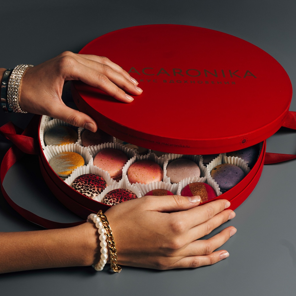 Подарочный набор Macaronika в красной круглой коробке